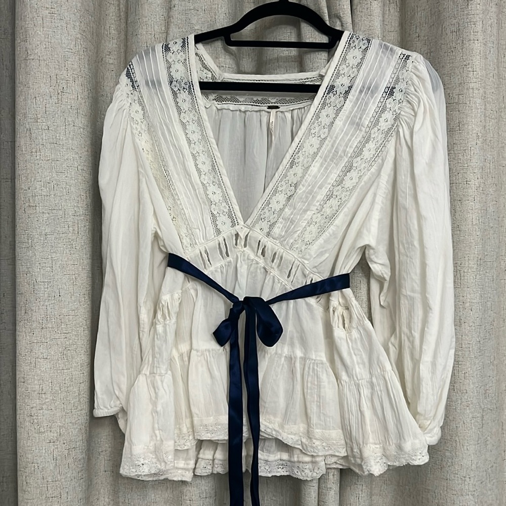 Free people top long sleeve size large￼